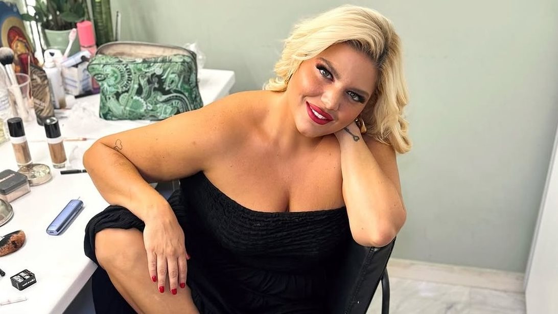 Δανάη Μπάρκα | Το πλούσιο σπιτικό πρωινό που ετοίμασε στη Σύρο για τους φίλους της