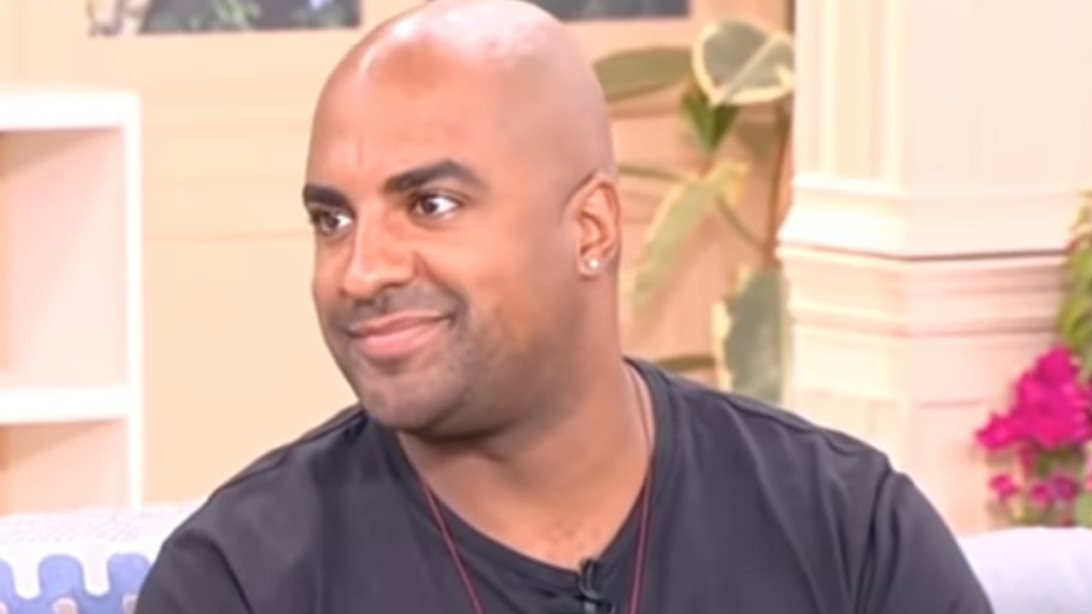 Ησαΐας Ματιάμπα: Η τρυφερή φωτογραφία με τη σύζυγό του και τον ενός έτους γιο τους
