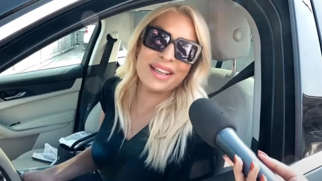 Η Ελένη Μενεγάκη αποκάλυψε τον λόγο του ταξιδιού της στο Λονδίνο