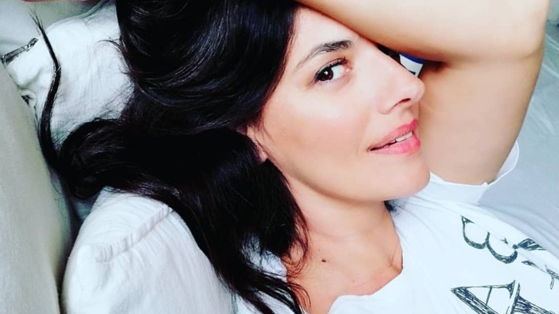 Νόνη Δούνια: Ποζάρει με τον σύζυγο και τα παιδιά της στην Κέρκυρα