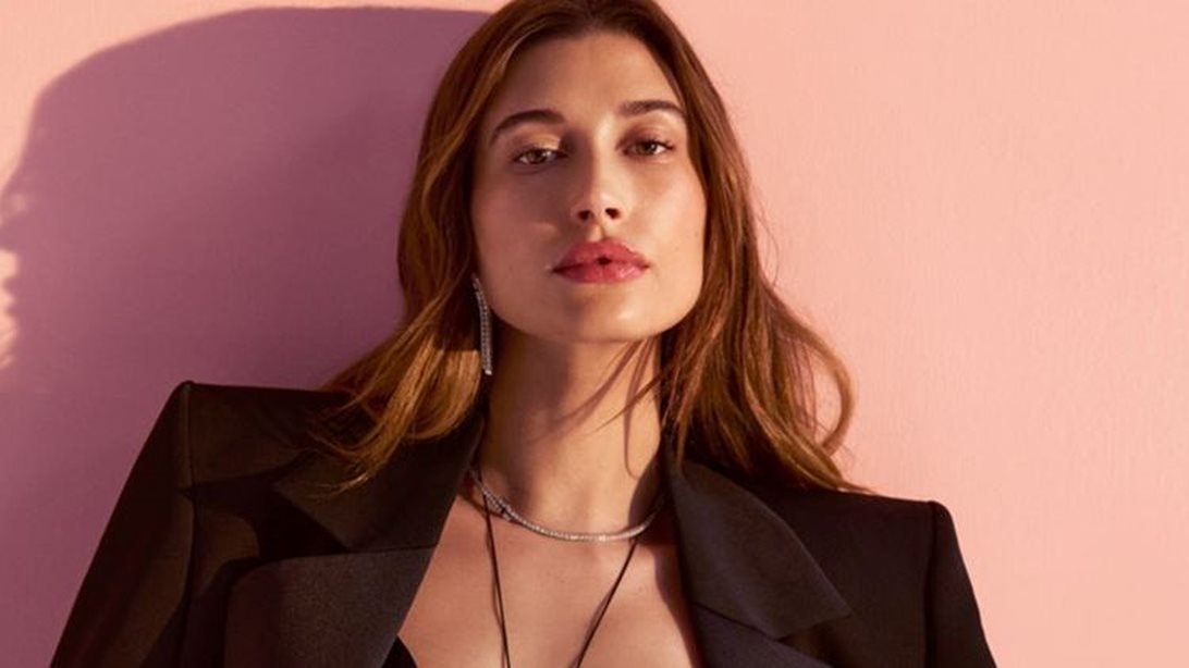 Η Hailey Bieber ανακοίνωσε την εγκυμοσύνη της