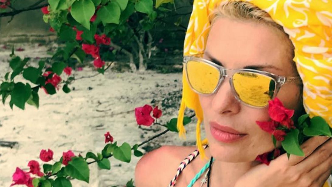 Ελένη Μενεγάκη: Ποζάρει χωρίς μακιγιάζ: Πώς πέρασε το Σαββατοκύριακο;