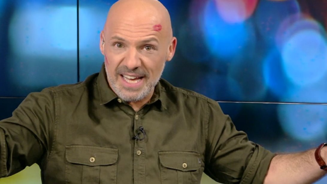 Νίκος Μουτσινάς: Τα έδωσε όλα στον αέρα της εκπομπής του! Δείτε τα ξεκαρδιστικά video