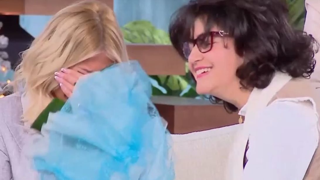 Έβαλε τα κλάματα η Φαίη Σκορδά με την έκπληξη στο "Buongiorno"