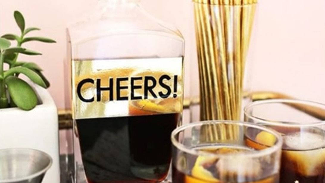 4 πρωτότυπες ιδέες για καλοκαιρινά πάρτι
: Πώς να διασκεδάσεις την πιο ωραία περίοδο του χρόνου;