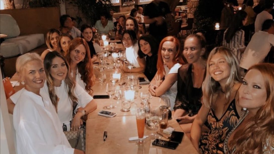 Χριστίνα Κοντοβά 
: Happy birthday! Οι διάσημες καλεσμένες, η τούρτα- υπερπαραγωγή &amp; το outfit που επέλεξε στο party της
