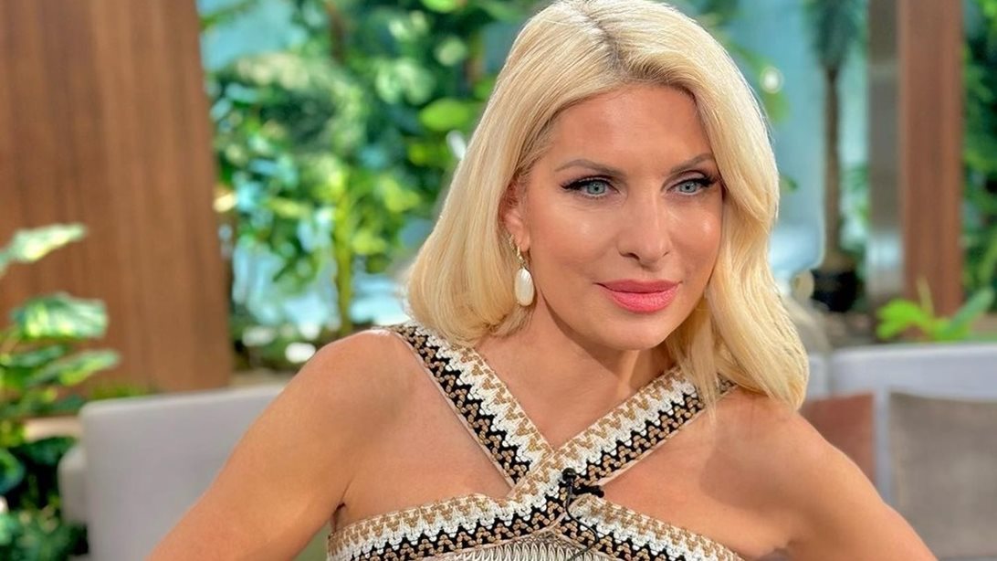 Ελένη Μενεγάκη | Τα skincare tips που την κάνουν να δείχνει 10 χρόνια νεότερη