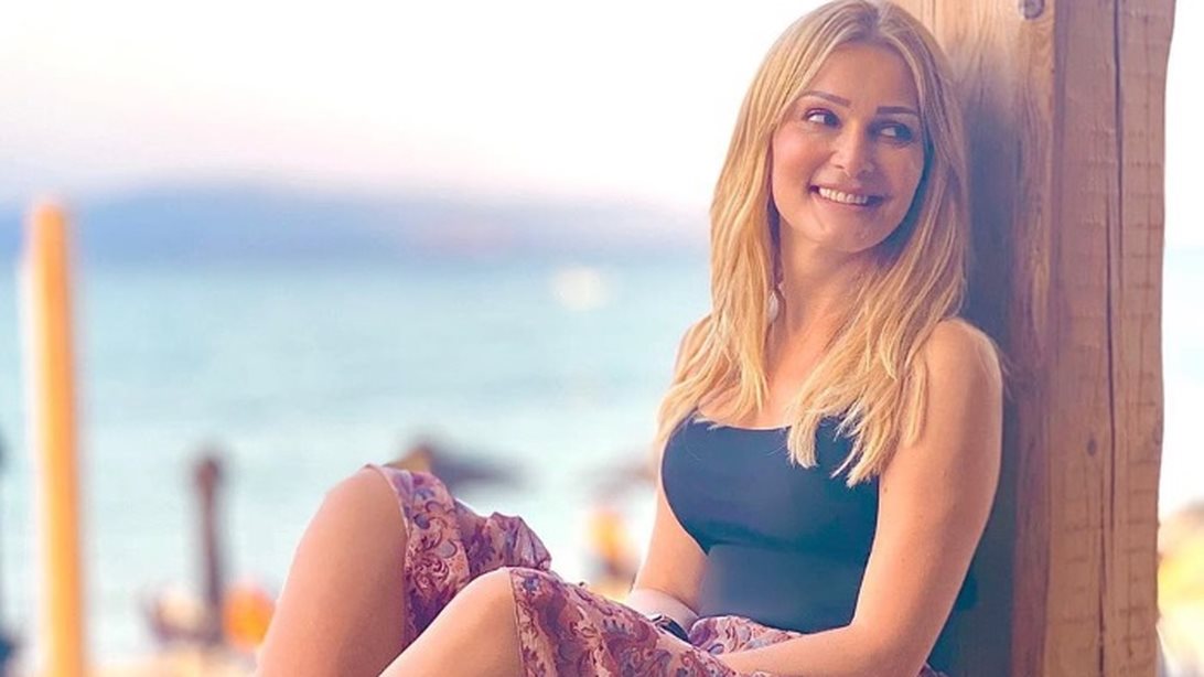 Νατάσα Θεοδωρίδου: Η τρυφερή ανάρτηση μπροστά σε πίνακα της κόρης της: «Μια ζωή ακολουθώ την καρδιά μου»