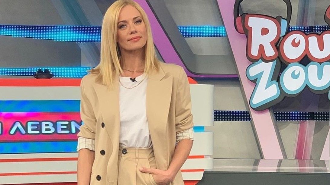 Ζέτα Μακρυπούλια: Yιοθέτησε την τάση της άνοιξης πού θα αντικαταστήσει το κλασσικό κοστούμι

