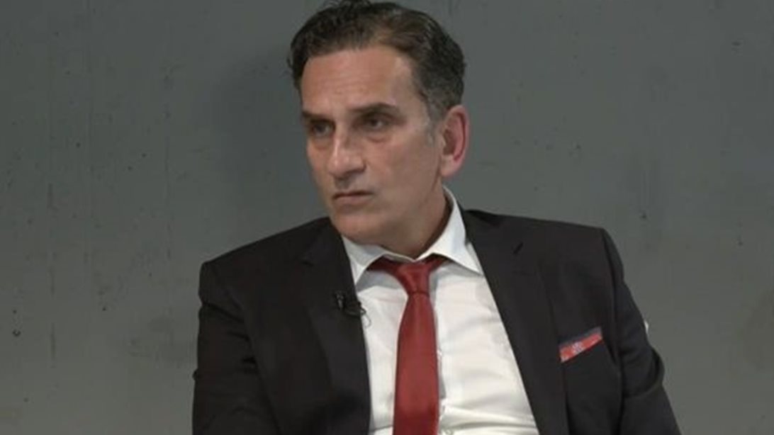 Ο Νίκος Ψαρράς αποκαλύπτει για τη "Διάφανη Αγάπη": "Γρήγορη σειρά, με διαρκείς ανατροπές και μικρές σκηνές με δράση"