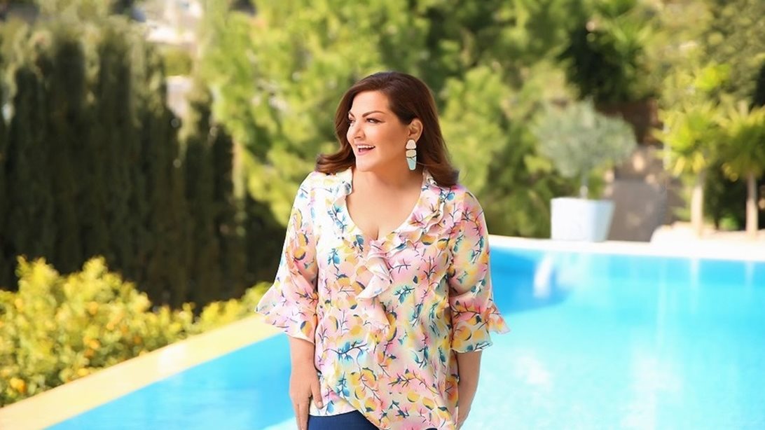 Η Βίκυ Σταυροπούλου και η Parabita λανσάρουν την ανοιξιάτικη συλλογή που φτιάχνει τη διάθεση