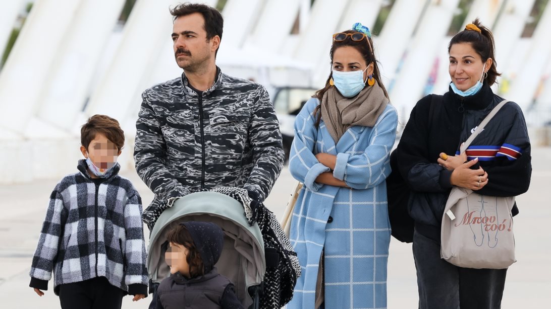 Κατερίνα Παπουτσάκη &amp; Παναγιώτης Πιλαφάς σε χαλαρές στιγμές με τα παιδιά τους