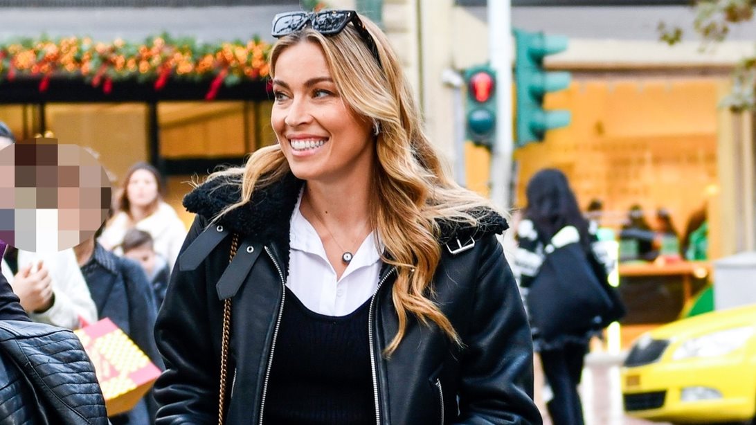 Ο κομψός τρόπος που επέλεξε η Μαριέττα Χρουσαλά  να φορέσει ένα mini φόρεμα σε βραδινή έξοδο