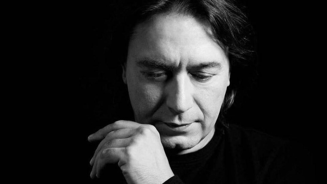 Γιάννης Κότσιρας: Βαρύ πένθος για τον τραγουδιστή