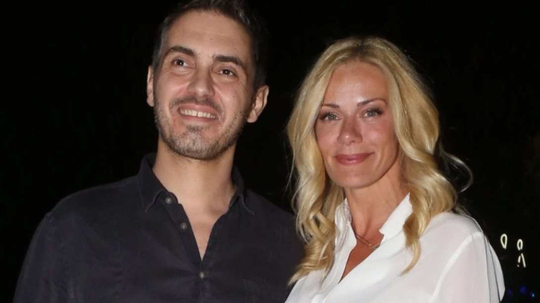 Οι τρυφερές ματιές της Ζέτας Μακρυπούλια και Μιχάλη Χατζηγιάννη στην κοπή πίτας του ΑΝΤ1