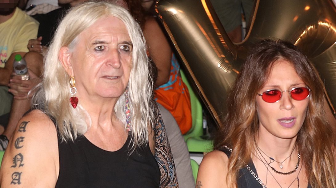 Η σύντροφος του Νίκου Καρβέλα, Έλενα Φερεντίνου, φωτογραφίζεται με τον 3 ετών γιο τους στο Λονδίνο