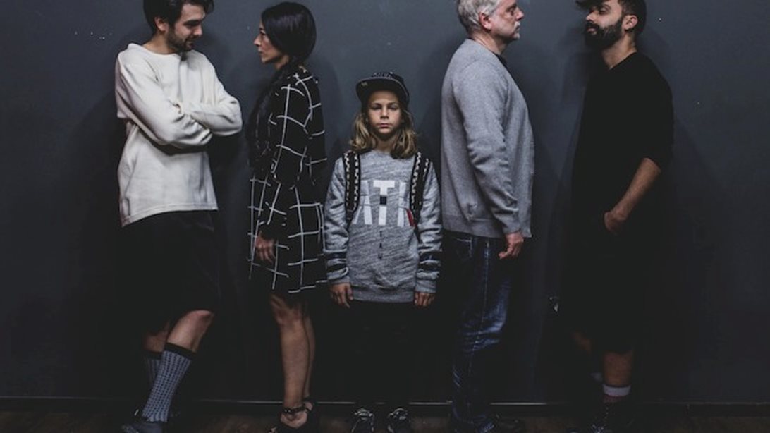 «Ηλίθια Αστεία»: Στο θέατρο «Αργώ» για λίγες παραστάσεις