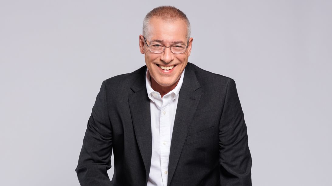 Τηλεθέαση | Ο Νίκος Μάνεσης άφησε πίσω του τις ψυχαγωγικές εκπομπές του Σαββατοκύριακου