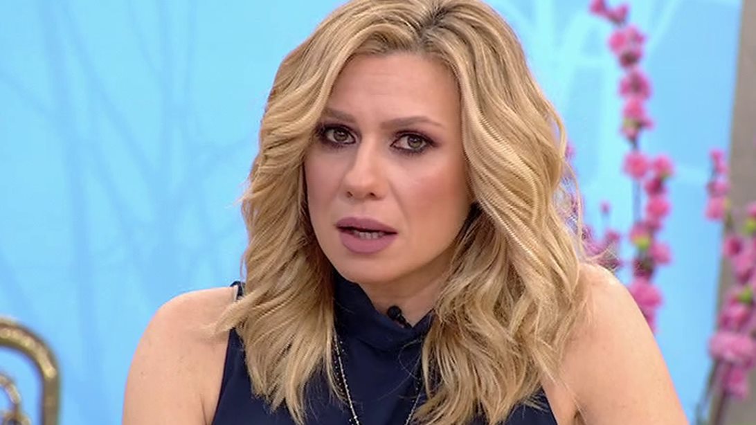 Κατερίνα Καραβάτου: Το τηλεφώνημα στην Κάτια  Κάτια Νικολαΐδου για το περιστατικό με τον Μάνο Παπαγιάννη