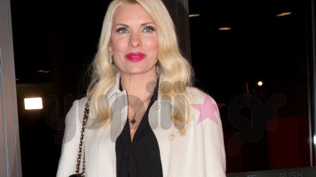 Ελένη Μενεγάκη
: Ποζάρει με τη Λάουρα μπροστά στον φακό για πρώτη φορά μετά από χρόνια!