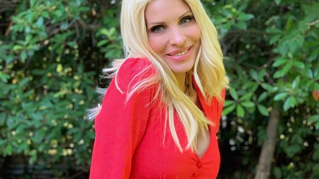 Ελένη Μενεγάκη: Οι φωτογραφίες στο μοναστήρι με τη μητέρα της και τον Μάκη Παντζόπουλο που έγιναν viral