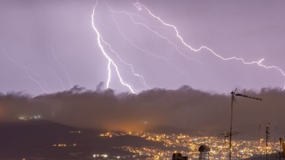 Υποχωρεί σταδιακά η κακοκαιρία - Σε λίγες περιοχές θα περιοριστούν σήμερα οι βροχές κι οι καταιγίδες