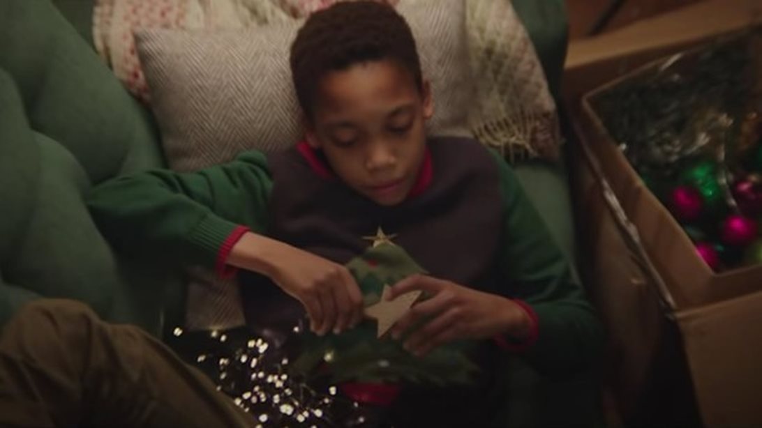 H νέα χριστουγεννιάτικη διαφήμιση του Τζον Λιούις απαιτεί να έχεις δίπλα σου χαρτομάντηλα