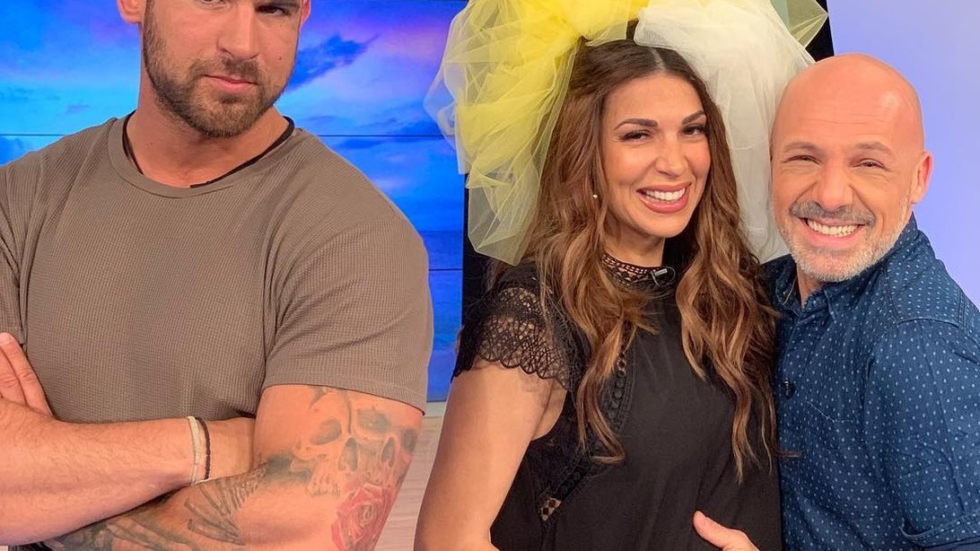 Ελένη Χατζίδου: Με φουσκωμένη κοιλίτσα στην εκπομπή του Μουτσινά!