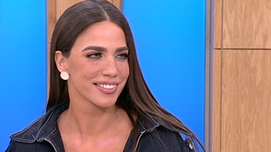 Κατερίνα Στικούδη: Εμφανίστηκε με φακίδες και τρέλανε τη Μενεγάκη | Δείτε το video