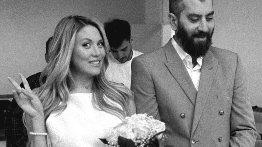 Η πρώτη φωτογραφία από τον γάμο της Φωτεινής Πετρογιάννη με τον Μιχάλη Ρουμπή