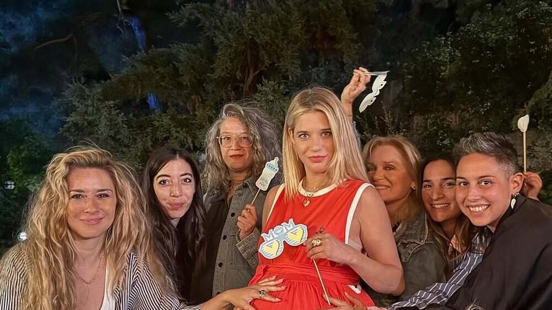 Η Τζένη Θεωνά στο baby shower για το δεύτερο παιδί της: &quot;Απόψε πήρα το ομορφότερο δώρο&quot;