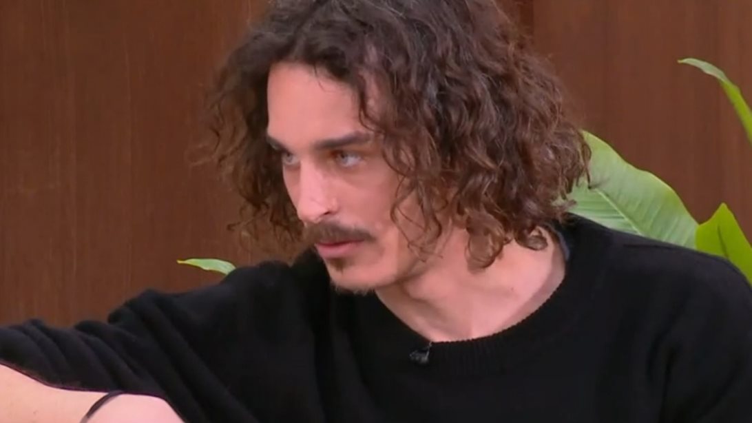 Ο Νίκος Κούκας έδωσε το spoiler για το "Μαύρο Ρόδο": "Παθαίνει εμμονή περισσότερο απ' ό,τι βλέπουμε"