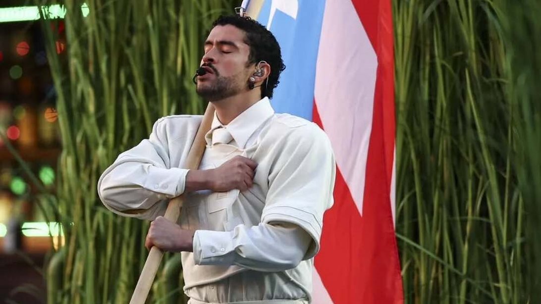 O Bad Bunny ξεσήκωσε το κοινό στο Super Bowl LX - Το πολιτικό μήνυμα, ο γάμος &amp; η οργή του Trump