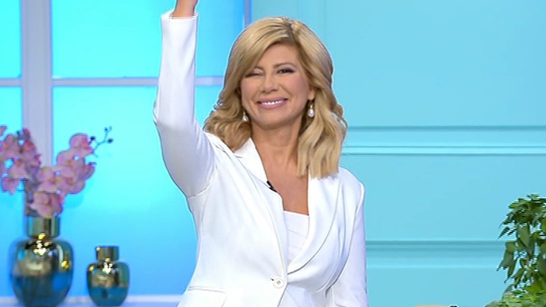 Ζήνα Κουτσελίνη: Επιστροφή στις «Αλήθειες»! Το εντυπωσιακό σκηνικό &amp; το ανανεωμένο look της