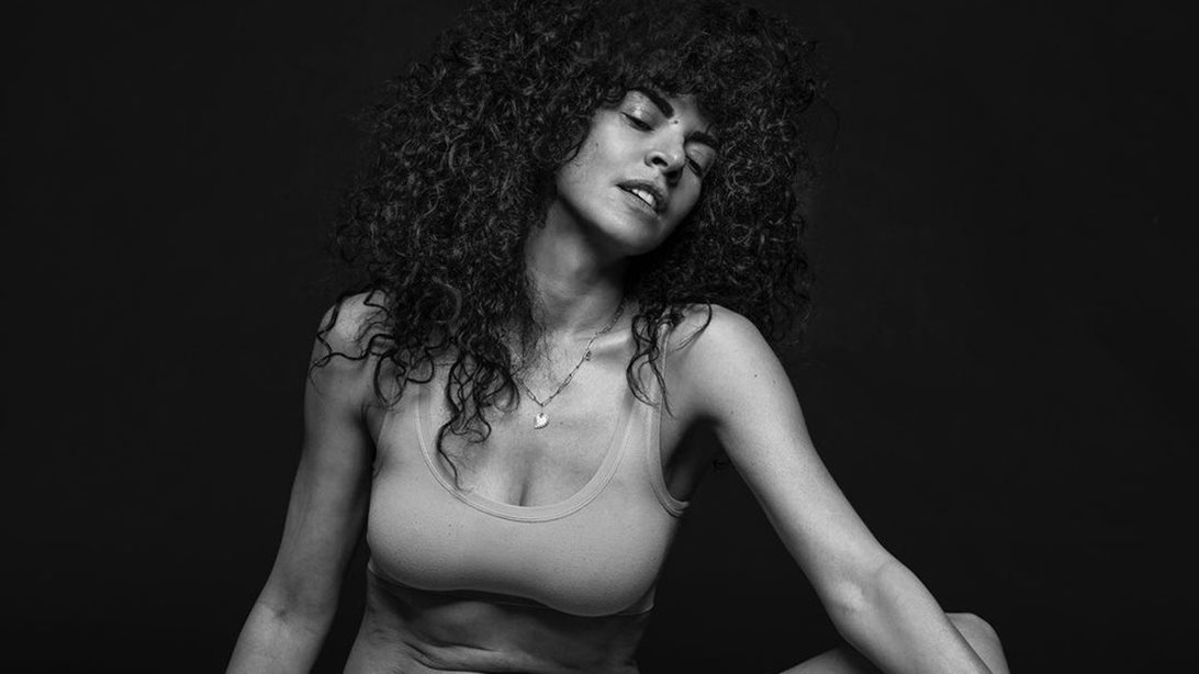 Η Μαρία Σολωμού με κοντό καρέ | Η αδημοσίευτη φωτογραφία απ' όταν ήταν 17 χρονών