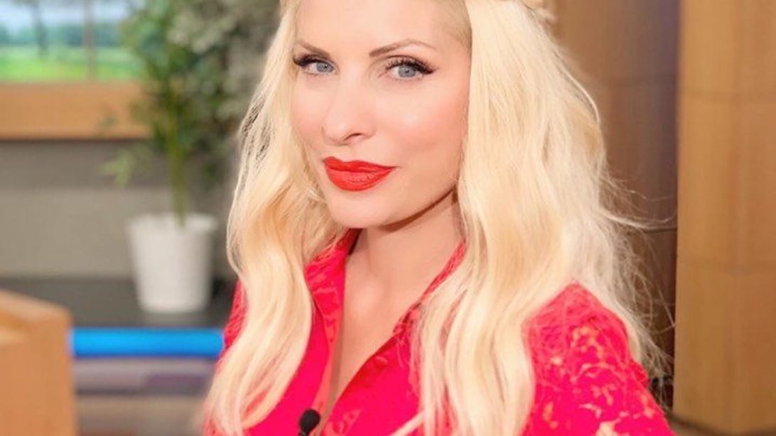 Ελένη Μενεγάκη
: Μόλις φόρεσε το τέλειο outfit για του Αγίου Βαλεντίνου
