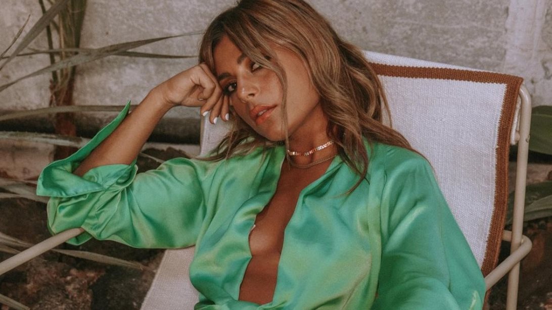 Η Ελευθερία Ελευθερίου ποζάρει μόνο με το μαγιό που φορούσε στο Survivor