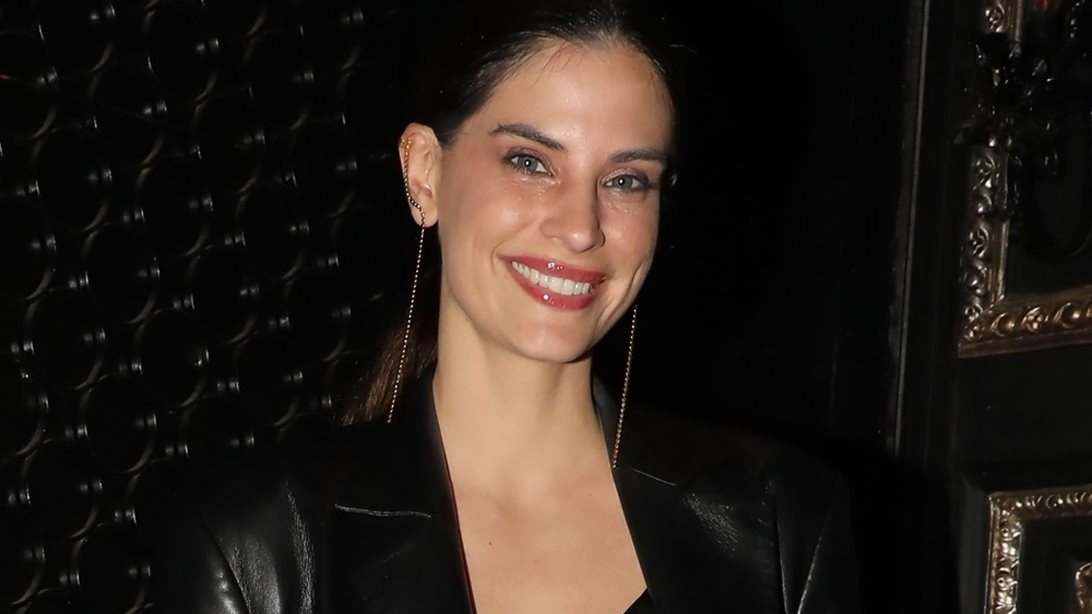 Η Χριστίνα Μπόμπα φόρεσε δερμάτινο κοστούμι σε μία rock εμφάνιση που αξίζει να αντιγράψεις