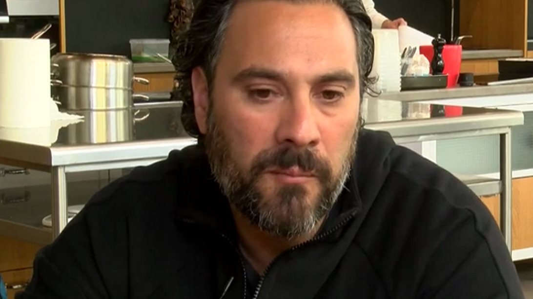 Γιάννης Λουκάκος: «Έκανα πράγματα για τα οποία δεν είμαι περήφανος. Ο Κουτσόπουλος κατέβαζε χάπια για να αντέξει στην κουζίνα μου»