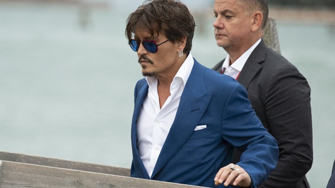 Johnny Depp: Έφτασε στο Φεστιβάλ Βενετίας