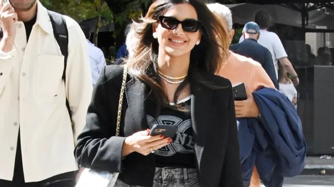 Σταματίνα Τσιμτσιλή | Βόλτα με τέλειο outfit στο κέντρο της Αθήνας