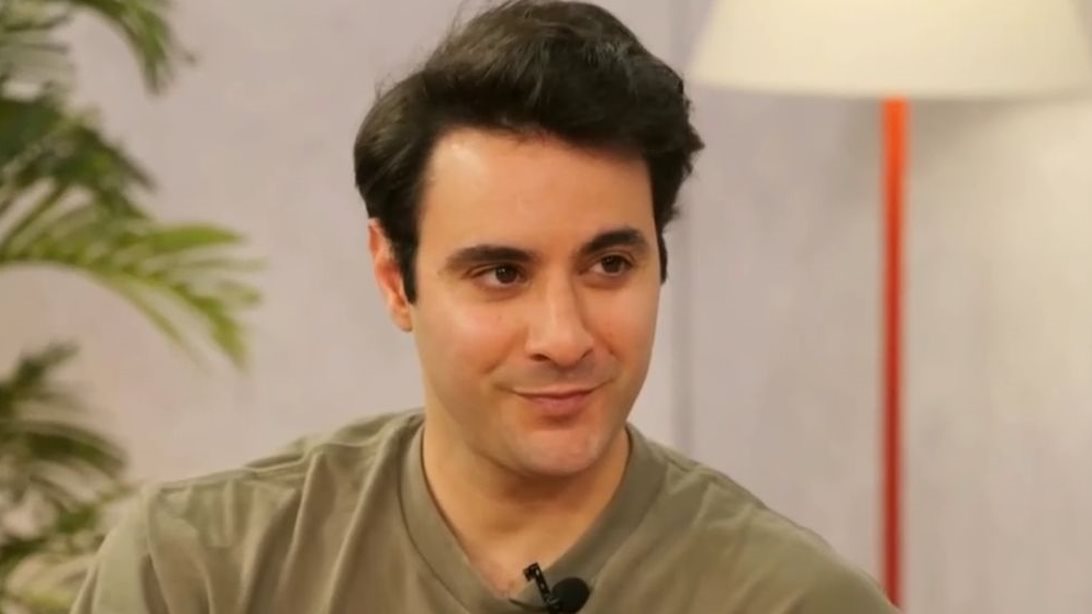 Ίαν Στρατής: &quot;Δεν θέλω να κάνω πολλά πράγματα στα γενέθλιά μου. Είχε καλέσει η Μαίρη πολλά άτομα στο σπίτι&quot;