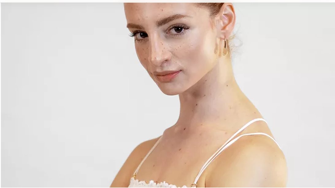 #DanceInMyAmericanEagle | H Έλλη Τσιτσιπά διηγείται την ιστορία της με τα αγαπημένα της fashion items