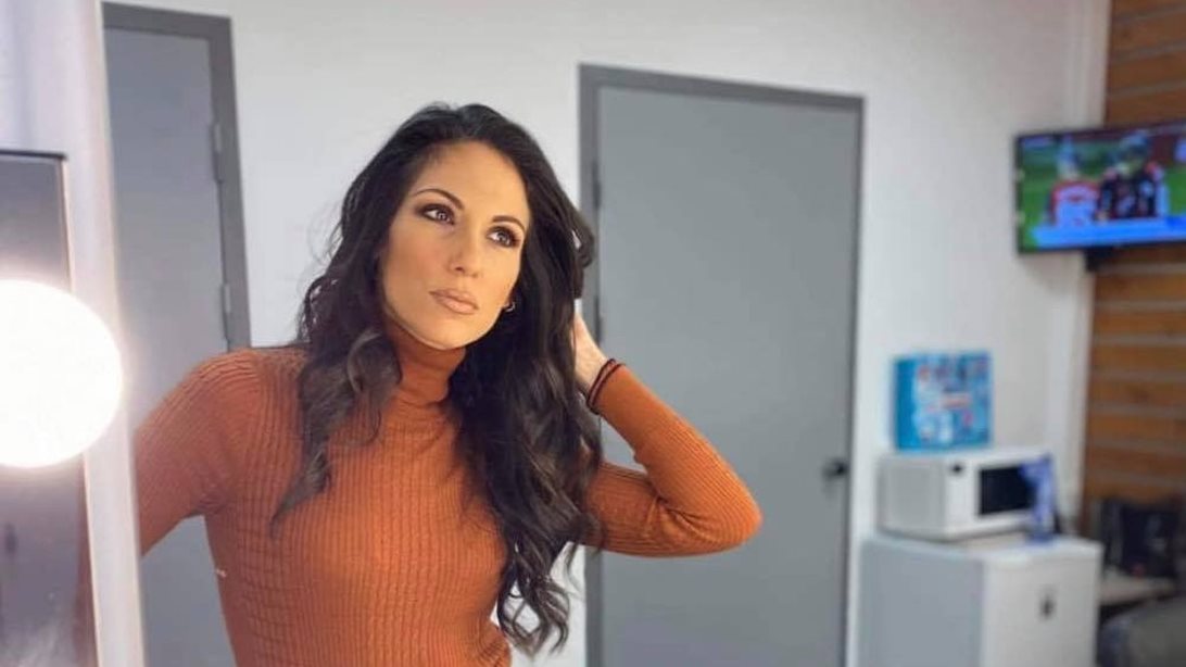 Η Ανθή Βούλγαρη αποδομεί τα σχόλια του Δημήτρη Παπανώτα με μία ανάρτηση... κέντημα!