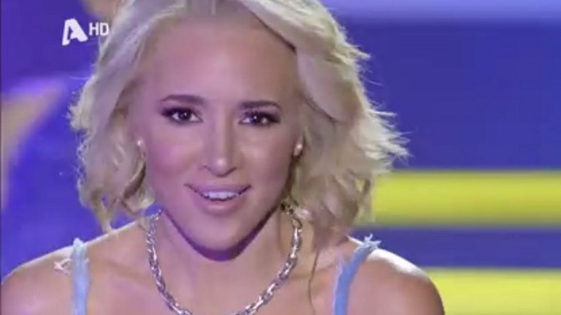 Αποθέωση για την Καλομοίρα! Η πρώτη εμφάνιση στο "J2US"