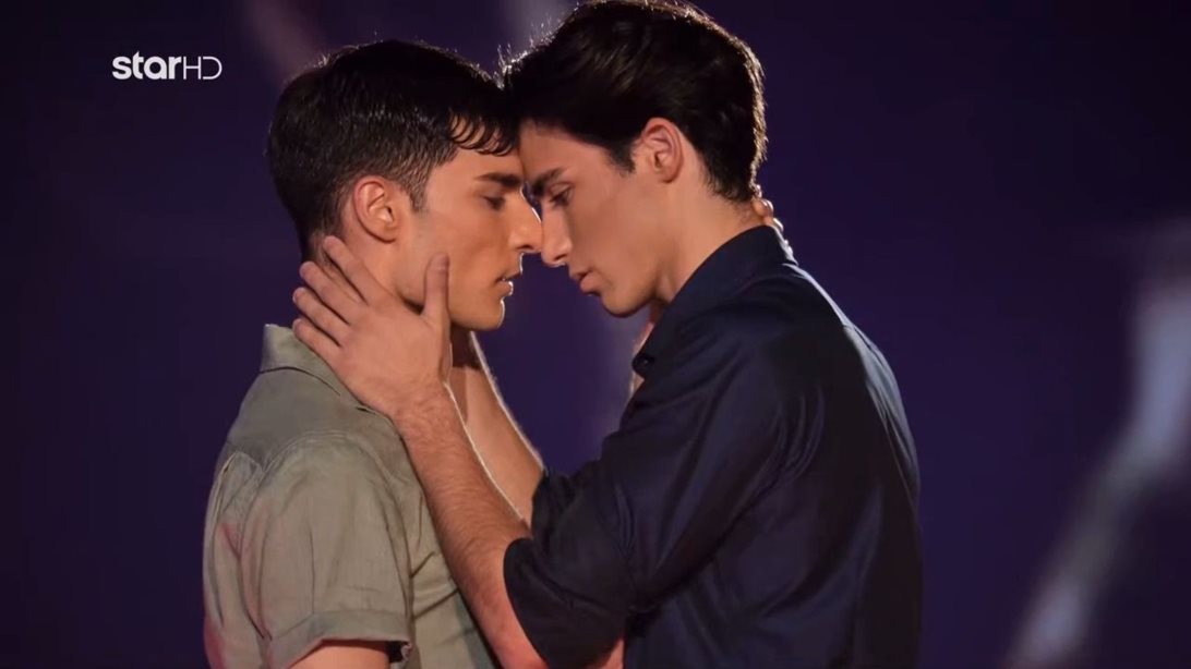 GNTM | Μπήκαν στο σετ και έκλεψαν την παράσταση! Δύο αγόρια άφησαν πίσω τα υπόλοιπα ζευγάρια