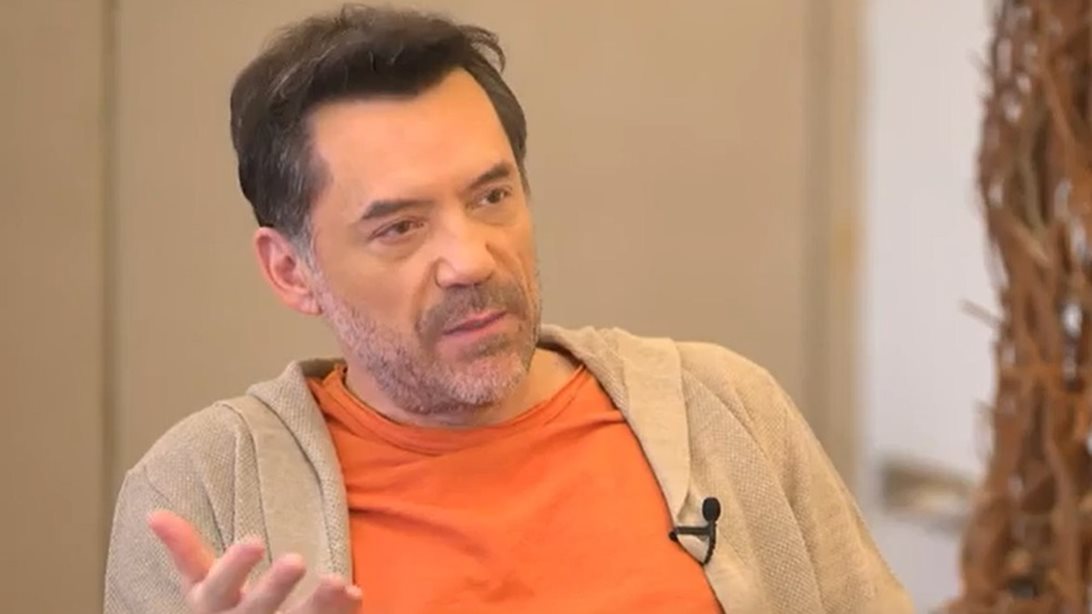 Θάνος Καλλίρης: &quot;Σαν να τριγυρνάω στα κανάλια και ο μόνος λόγος ύπαρξης μου σε αυτά είναι να αναφερθώ στη Ναταλία Γερμανού&quot;