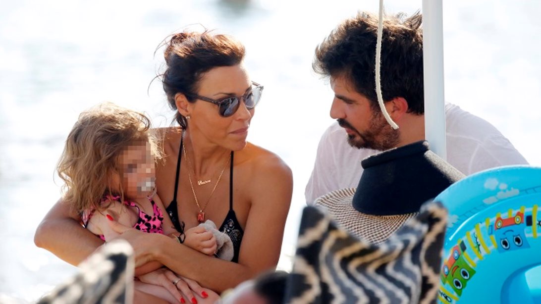 Σίσσυ Φειδά &amp; Γιώργος Ανδρίτσος: Οικογενειακές στιγμές στη Μύκονο! Δείτε τους στην παραλία