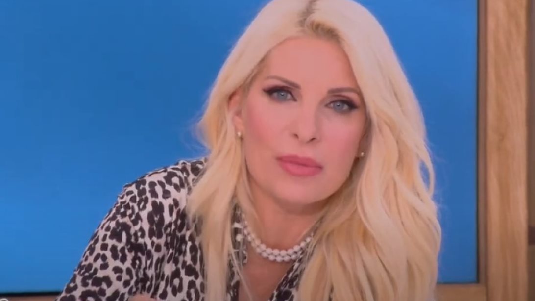 Η Ελένη Μενεγάκη για τη Ρούλα Κορομηλά: "Δεν είχε η μία το τηλέφωνο της άλλης όλα αυτά τα χρόνια - Την Παρασκευή θα είναι εδώ, άκου τώρα, στο MEGA"