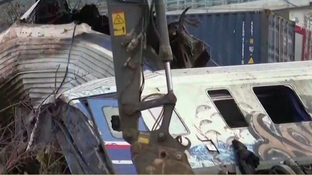 Τραγωδία στα Τέμπη | &quot;Δεν έχω μάθει πού είναι ο γιος μου. Τι είναι; Και στο τέλος, τι θα πάρω;&quot;